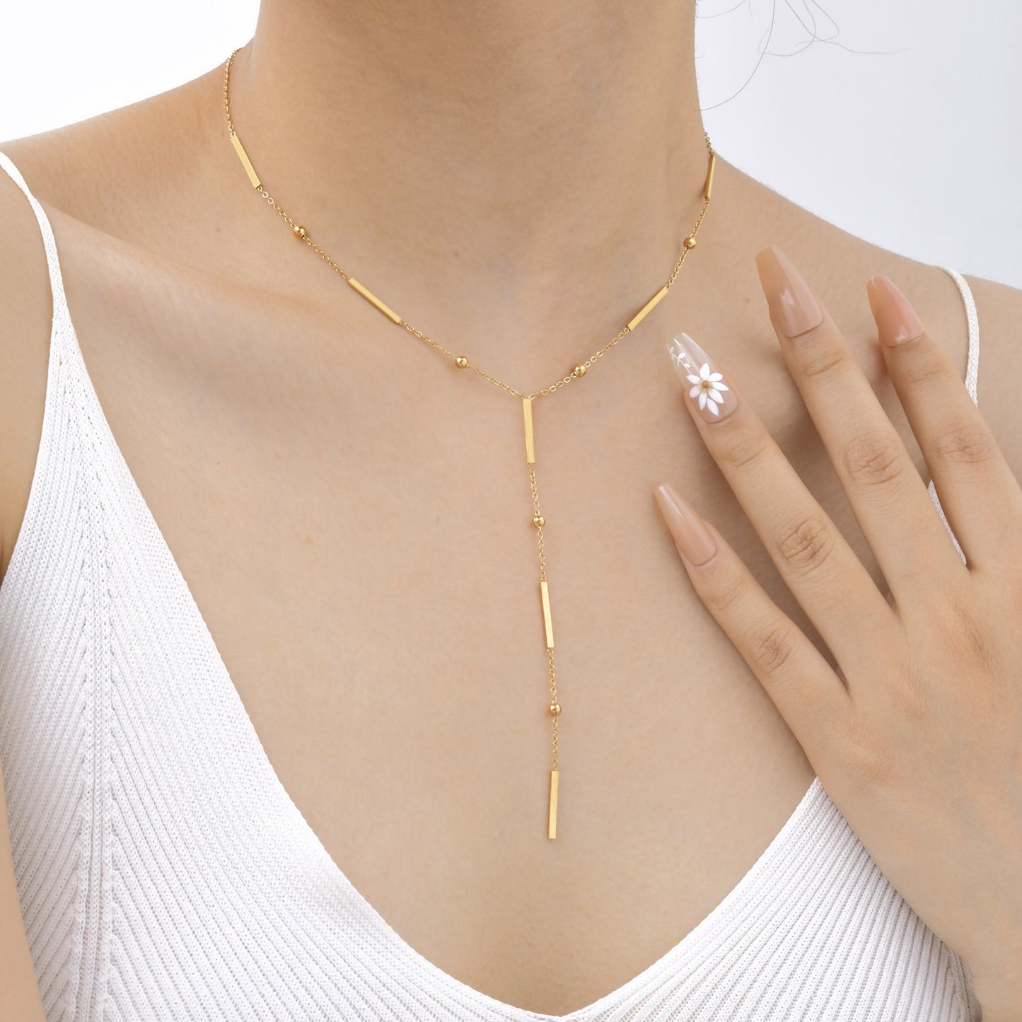 Collar minimalista Kemstone de acero inoxidable con borlas en forma de Y y cuentas espaciadoras cuadradas: detalles dorados atemporales para una elegancia cotidiana NC-2049