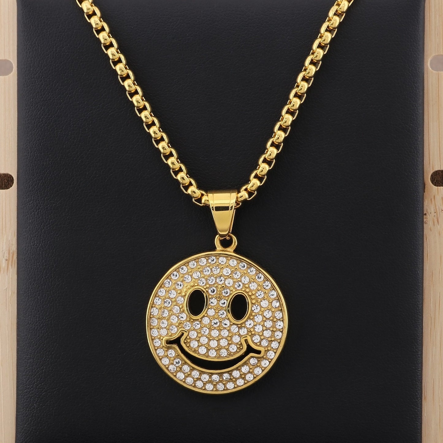 Colgante hip-hop Kemstone con cara sonriente - Collar de acero inoxidable, estilo urbano y chic, ideal para diario y fiestas KP130459