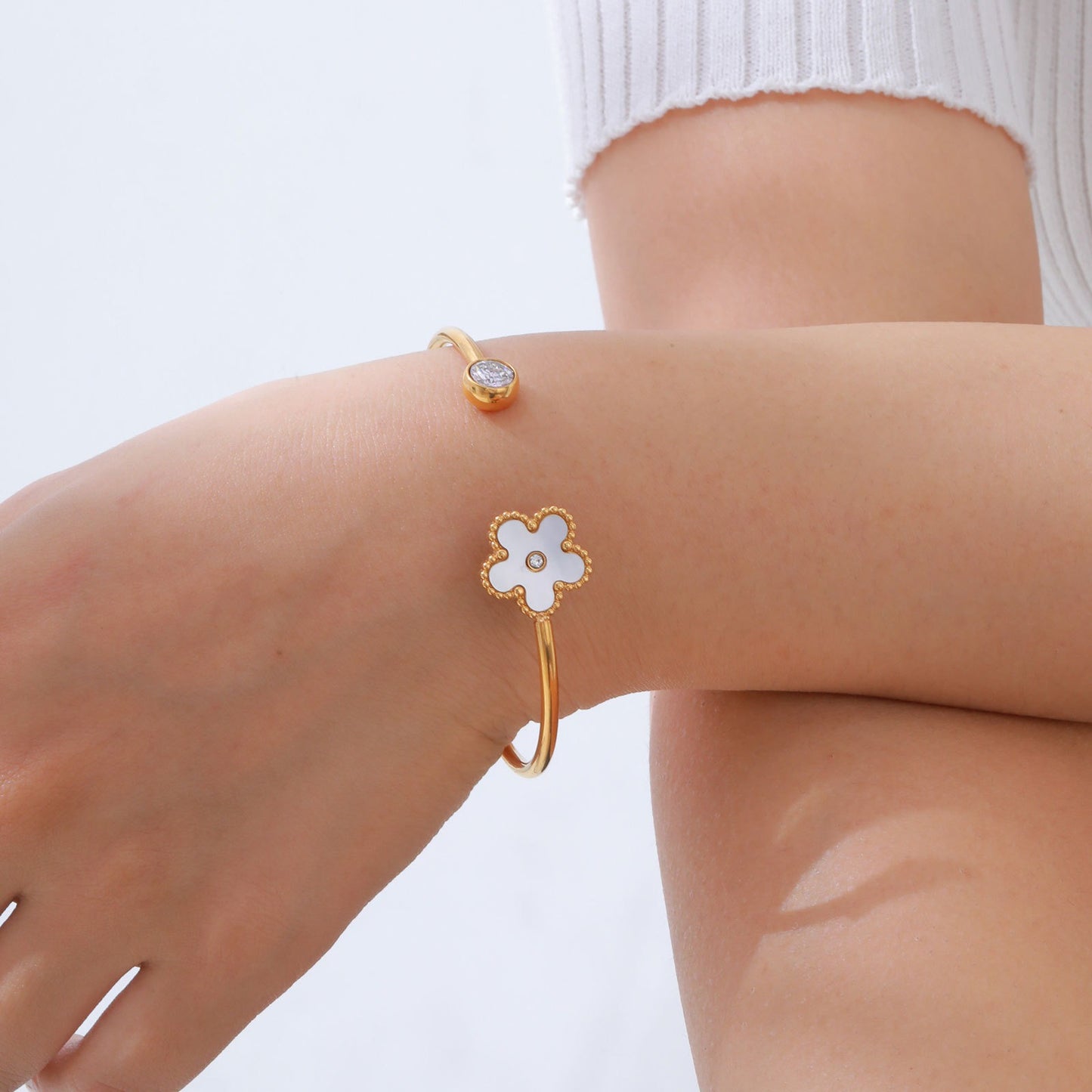 Stainless Steel Floral Open Bangle with Zirconia & Mother-of-Pearl Accents – Golden-Tone Wrist Elegance for Everyday Grace B-607