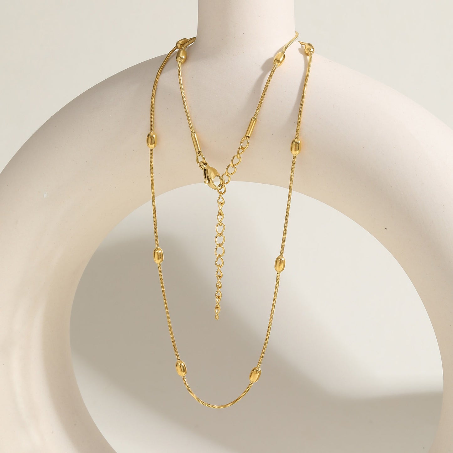 Collar de cadena de serpiente Kemstone de acero inoxidable dorado - Diseño delicado con cuentas para mujer, joya minimalista para el día a día NC-1639