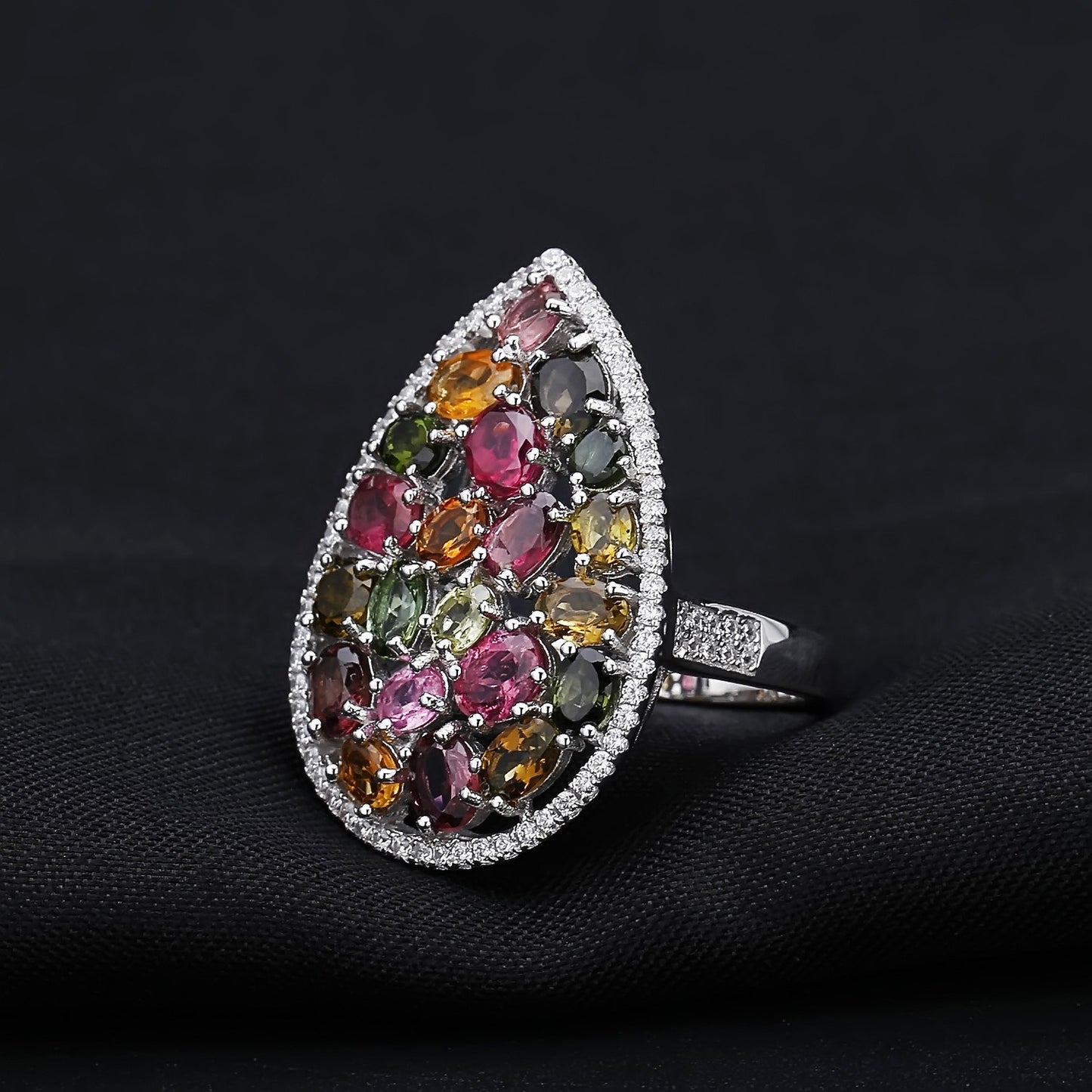 Anillo de turmalina natural con engaste de racimo de lujo, diseño original y artesanal de Kemstone