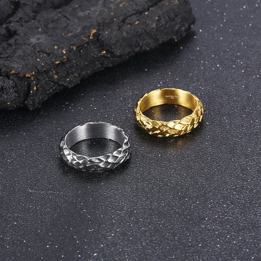 Kemstone Scale-Texture Titanium Ring: Retro Punk Men's Adjustable Finger Accessory KR37988