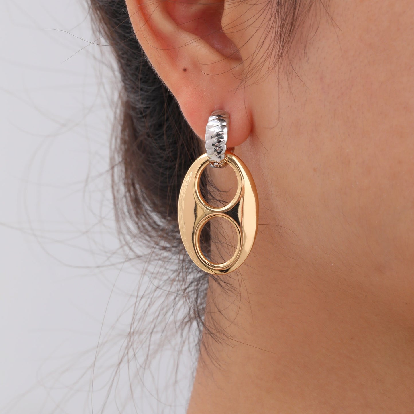 Aretes ovalados de aleación de cobre en tono dorado de 14 quilates con detalles de cristal: elegancia minimalista para un glamour cotidiano EBD-414