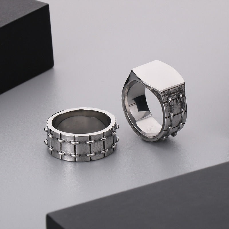 Anillo punk de acero inoxidable Kemstone para hombre - Diseño de motocicleta grabado a láser, pieza llamativa personalizable y resistente a la decoloración KR1087872-K