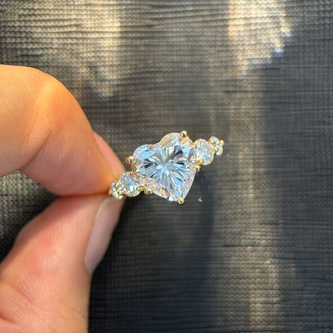 Kemstone Heart Cut Moissanite Five-Stone Ring for Women, 1–5ct S925 Gold-Plated Engagement & Wedding Jewelry SU548R