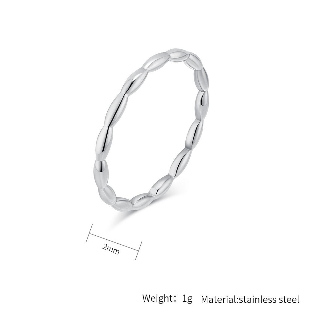 Anillo geométrico de acero y titanio con lágrima entrelazada de inspiración francesa para mujer | Joyería minimalista para uso diario con elegancia narrativa K-R945