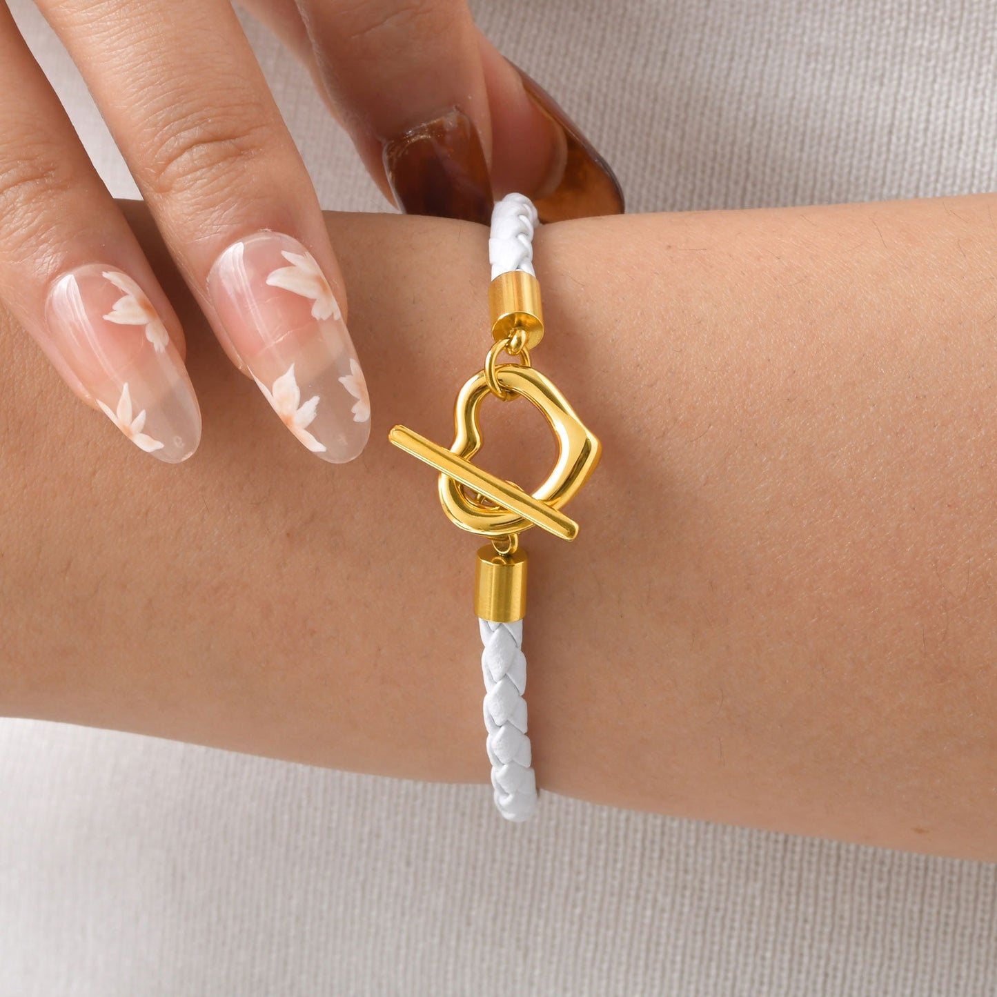 Pulsera Kemstone de acero inoxidable con cierre floral OT y correas de piel blanca flexible - Joyería minimalista moderna para mujer BL-779