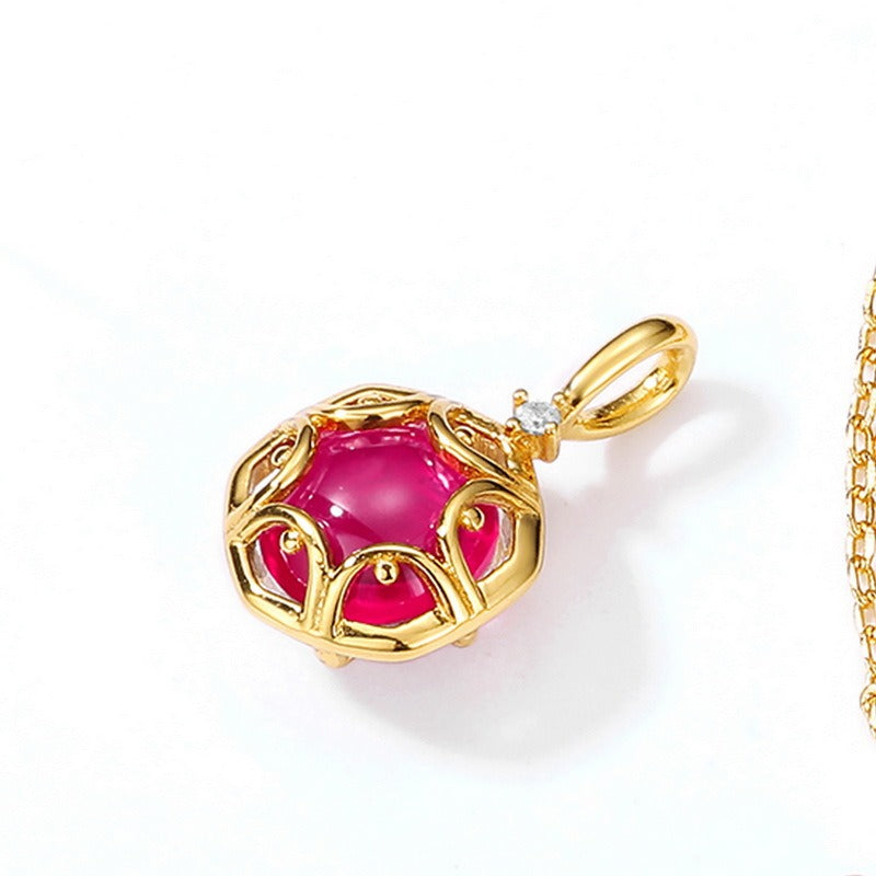 Collar con colgante floral de rubí rojo vintage, diseño original artesanal de Kemstone - Plata de ley S925 con cristal blanco