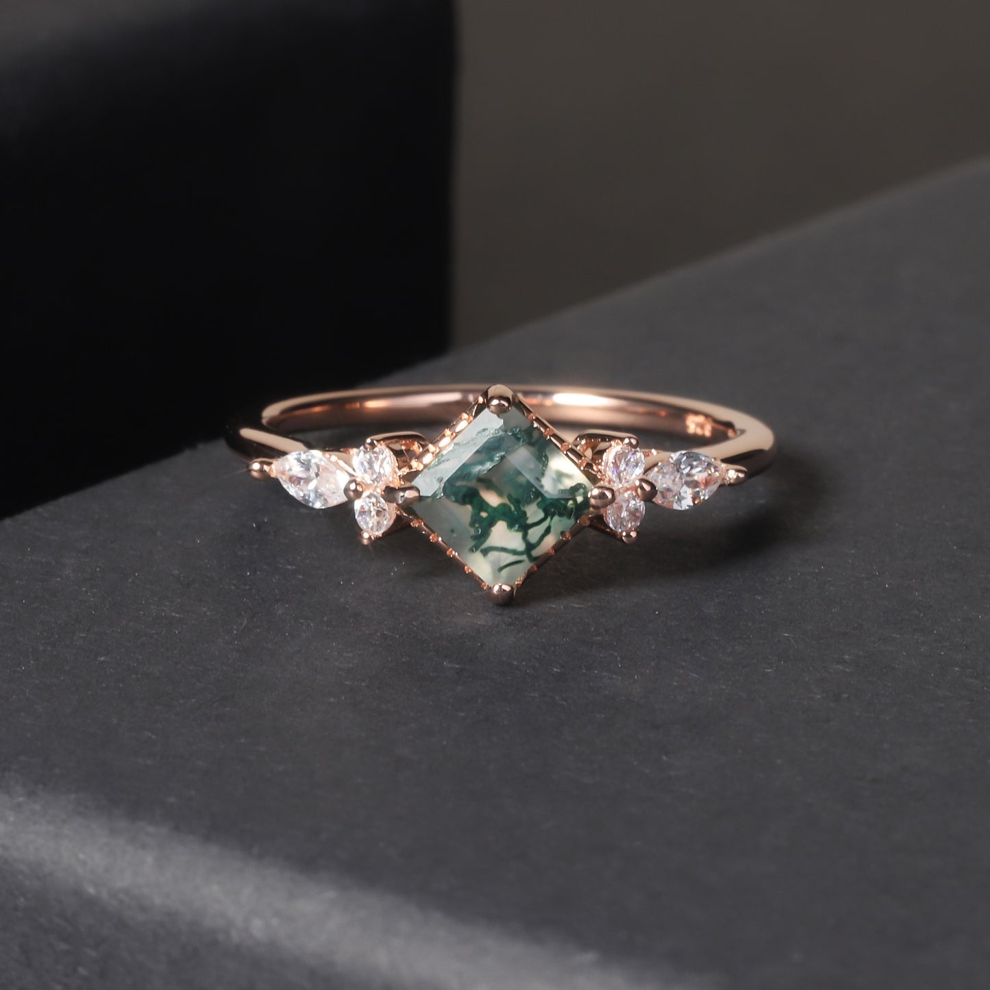 Anillo de compromiso de ágata musgosa de plata de ley 925 con corte cuadrado de 5 x 5 mm, diseño original artesanal de Kemstone para mujer