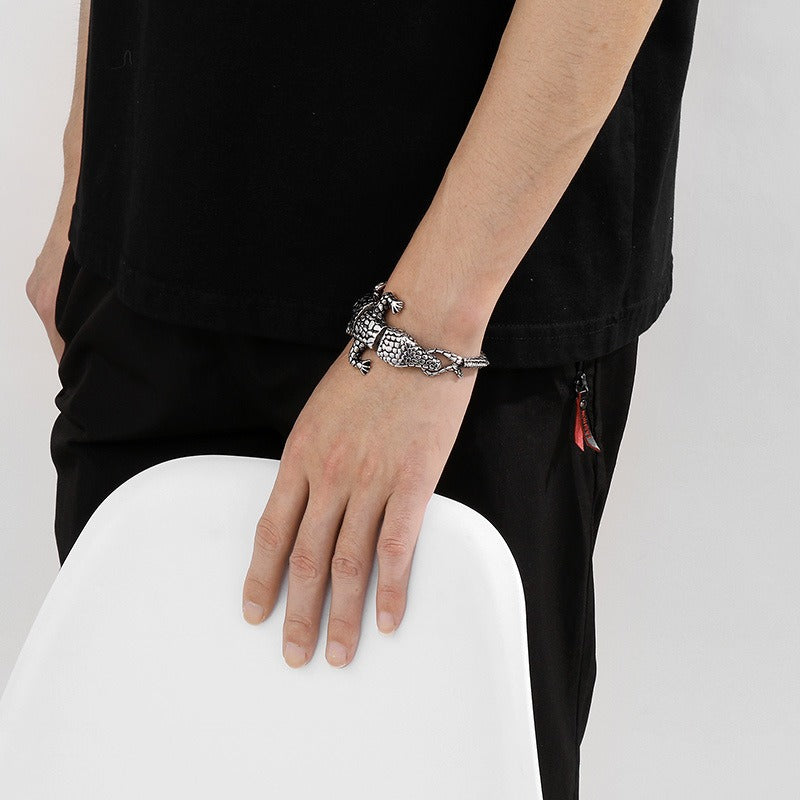 Pulsera Kemstone de acero y titanio negro mate - Cierre de esqueleto moderno y cadena con textura de cocodrilo para un estilo retro unisex KB33468-D