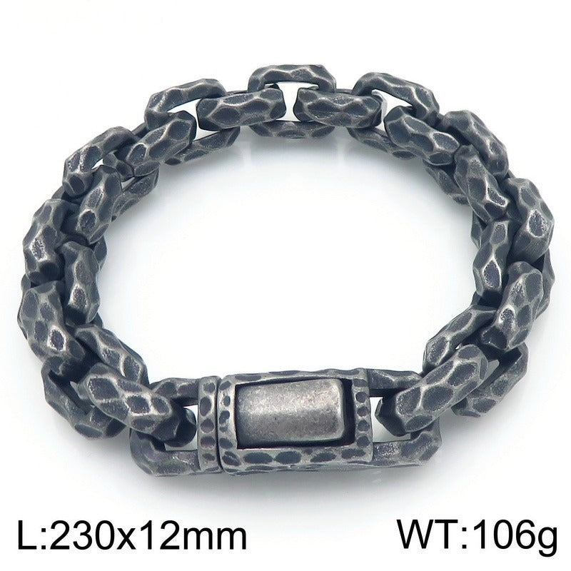 Pulsera de motorista de acero y titanio martillado artesanal Kemstone - Cadena cuadrada resistente para hombre, diseño urbano KB167700-KJX