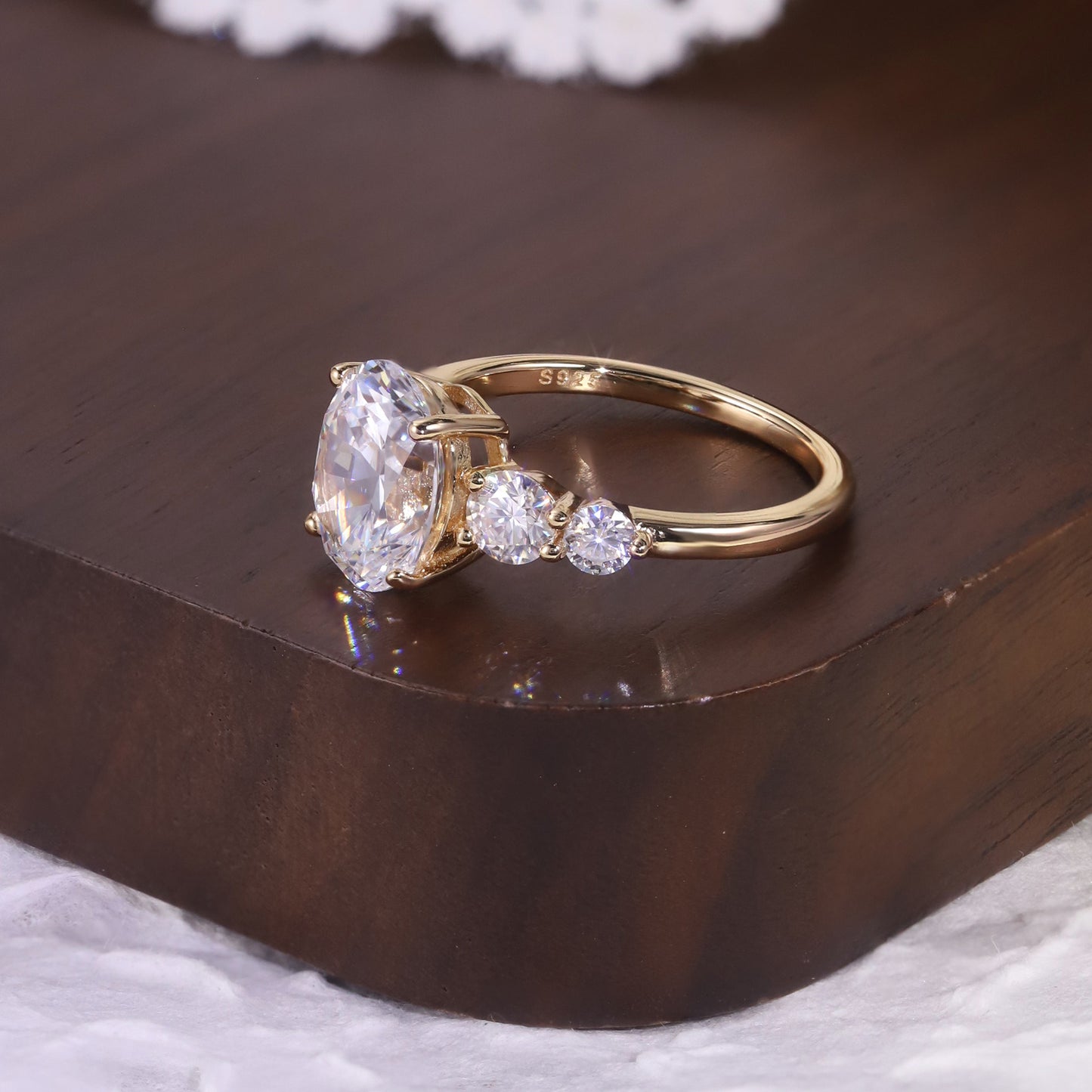 Kemstone 1–8ct Oval Moissanite Five-Stone Ring for Women, S925 Gold Plated, D–E Color VVS, Bridal Engagement & Wedding Ring SU541R