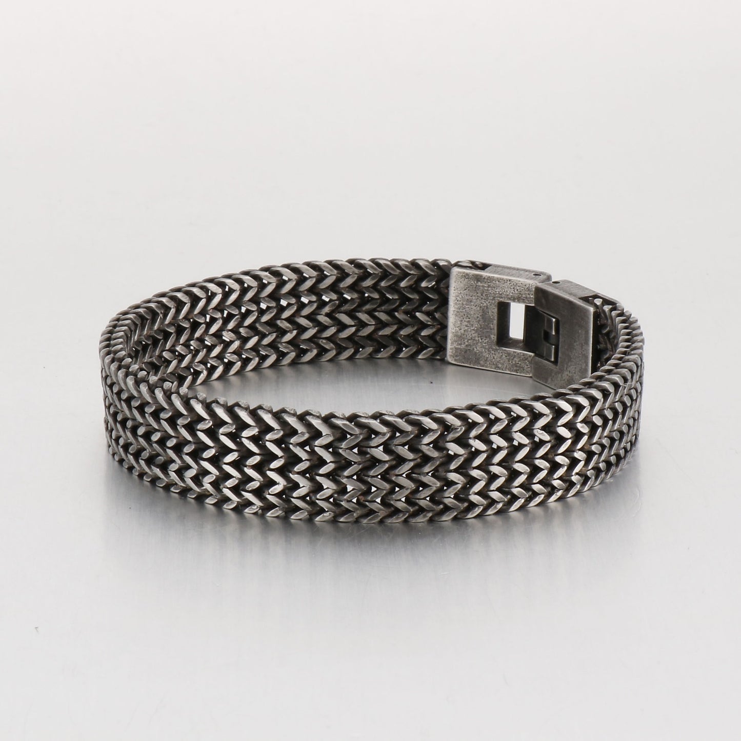 Kemstone Dragon Scale Chain Bracelet – Stainless Steel Fishbone Link with Box Clasp KB130184