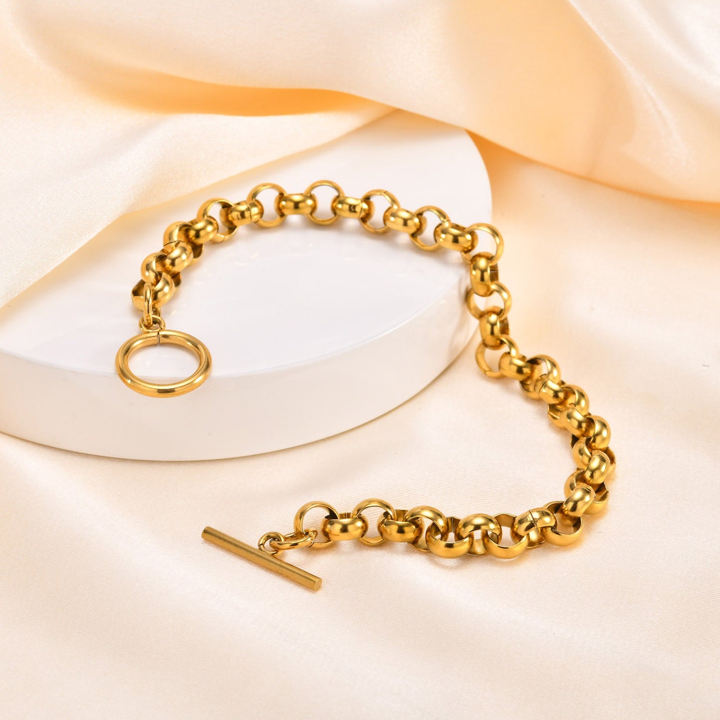 Elegant Adjustable Gold-Tone Stainless Steel Round Pearl Chain Bracelet with Secure OT Clasp – Minimalist Women's Jewelry for Everyday Glam BR2105