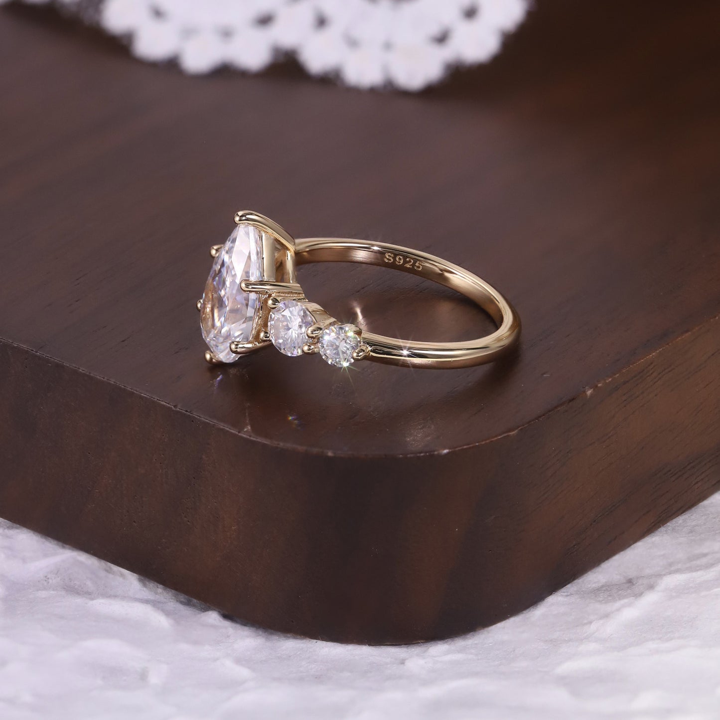 Kemstone Pear Cut Moissanite Five-Stone Ring for Women, 1–6ct D–E VVS, S925 Gold-Plated Wedding & Engagement Band SU543R