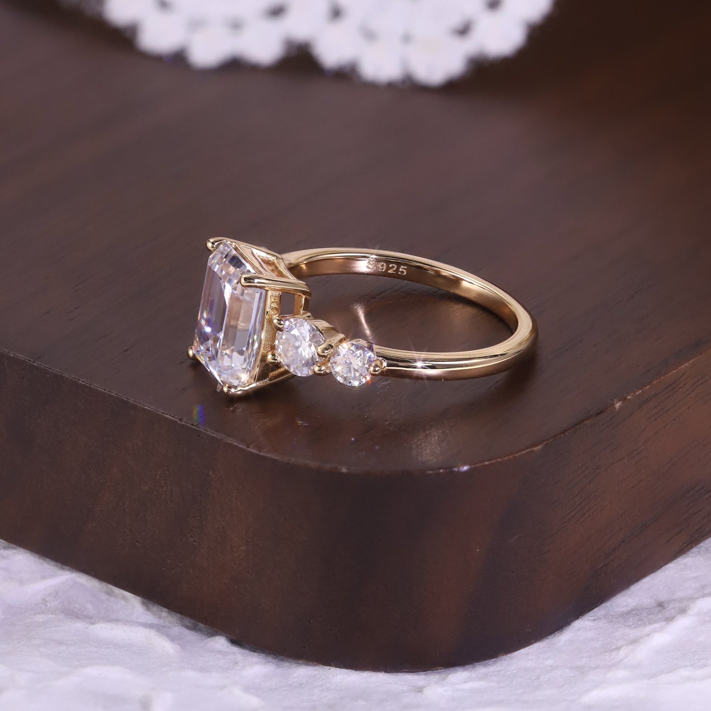 Kemstone Emerald Cut Moissanite Five-Stone Ring for Women, 1–10ct D–E VVS, S925 Gold-Plated Engagement & Wedding Jewelry SU544R