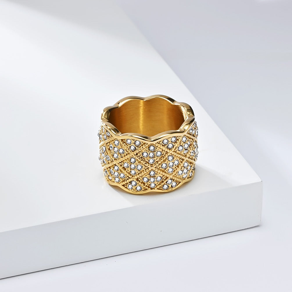 Anillo unisex de malla geométrica con cristales pavé completos, de lujo y espectacular. Joyería de acero inoxidable chapada en oro para un estilo audaz. K-R972