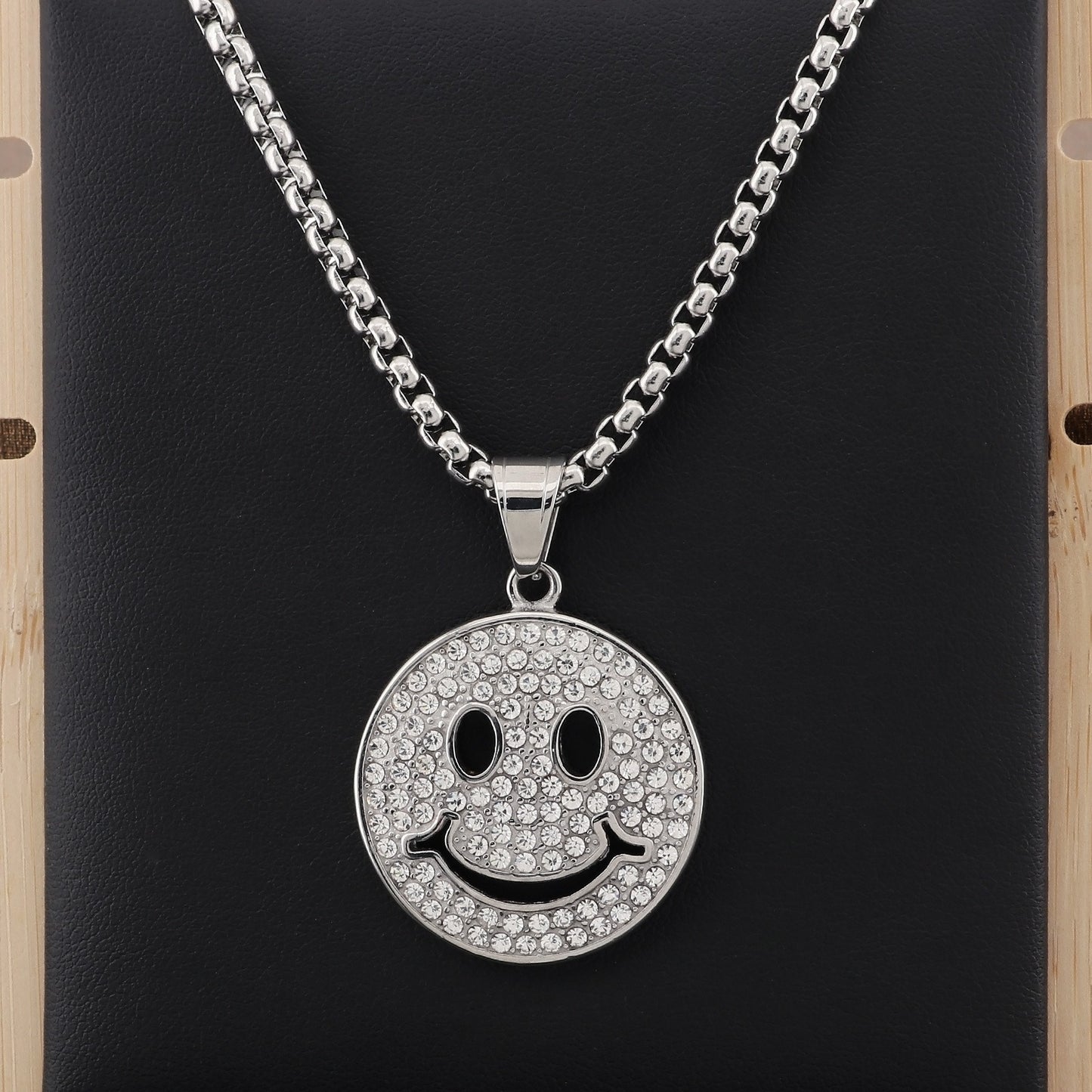 Colgante hip-hop Kemstone con cara sonriente - Collar de acero inoxidable, estilo urbano y chic, ideal para diario y fiestas KP130459