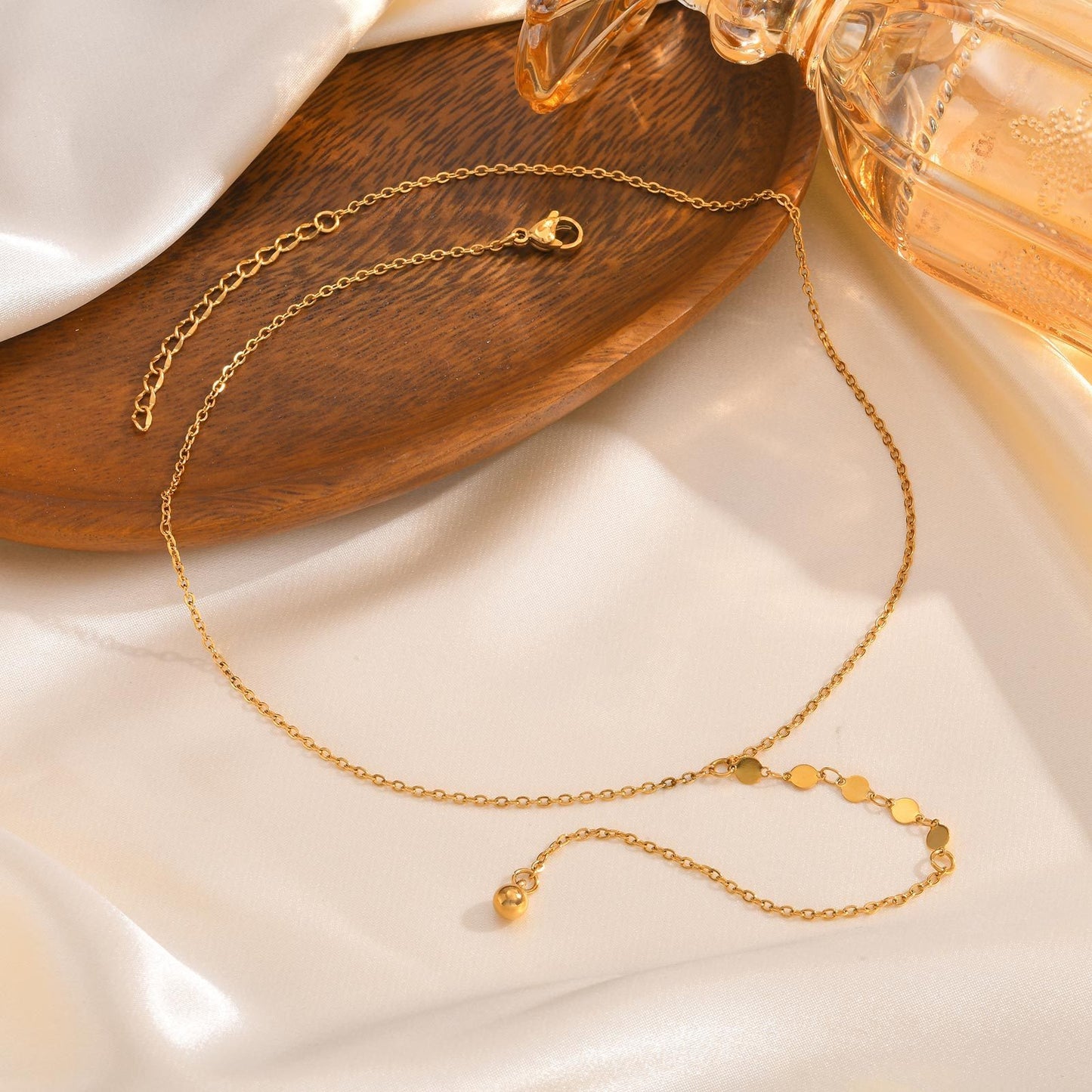 Collar de cadena cruzada plana en forma de Y de acero inoxidable con colgante de disco redondo y esfera - Joyería minimalista moderna para mujer NC-1972