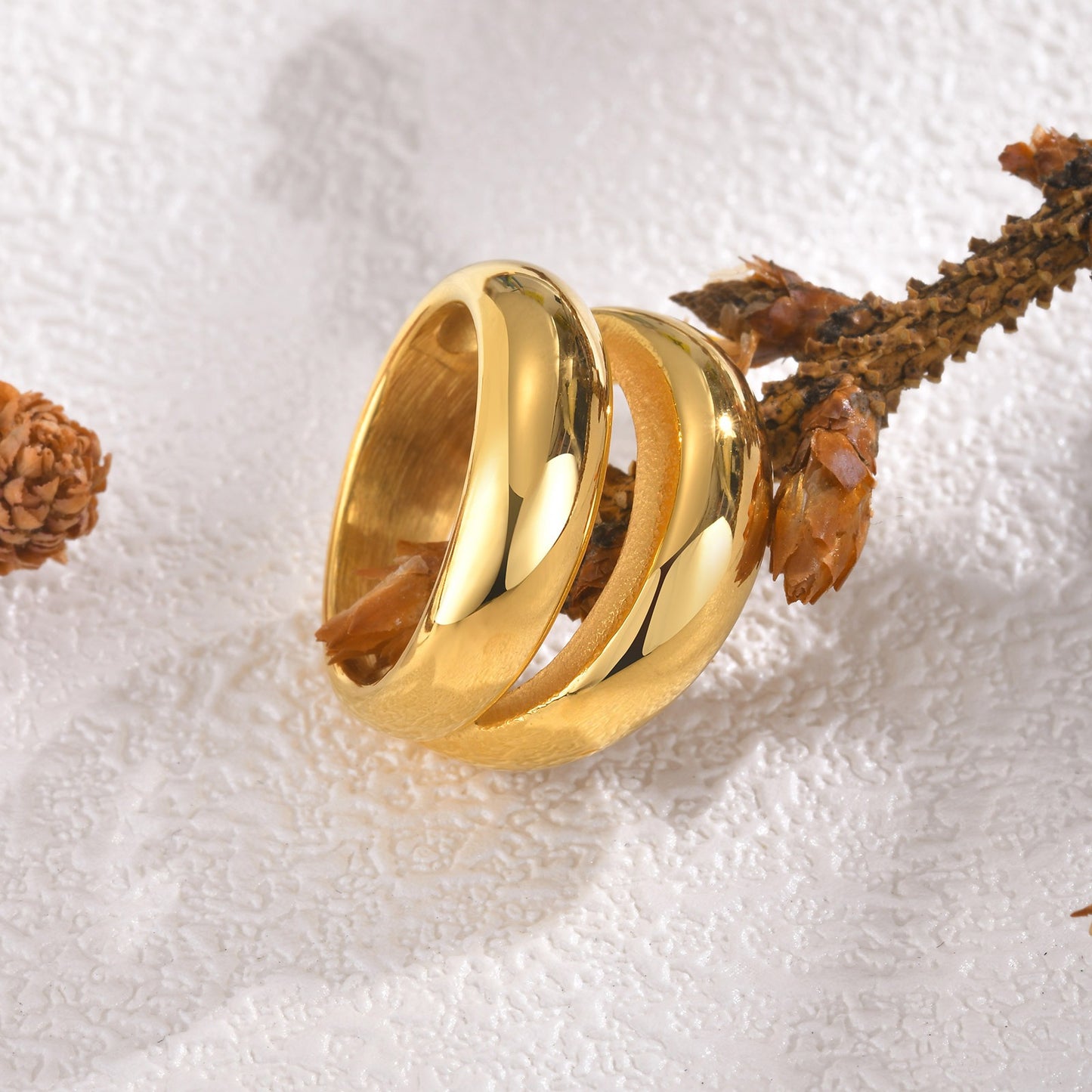 Anello geometrico in acciaio inossidabile con superficie liscia color oro per donna - Gioielli minimalisti per l'eleganza quotidiana RC-718