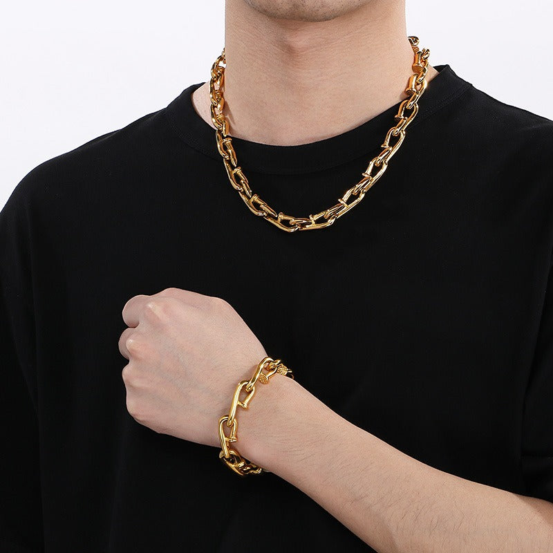 Pulsera de acero y titanio con cierre de gancho rústico Kemstone - Diseño de cadena con clavos desgastados para hombre, estilo minimalista KB146421