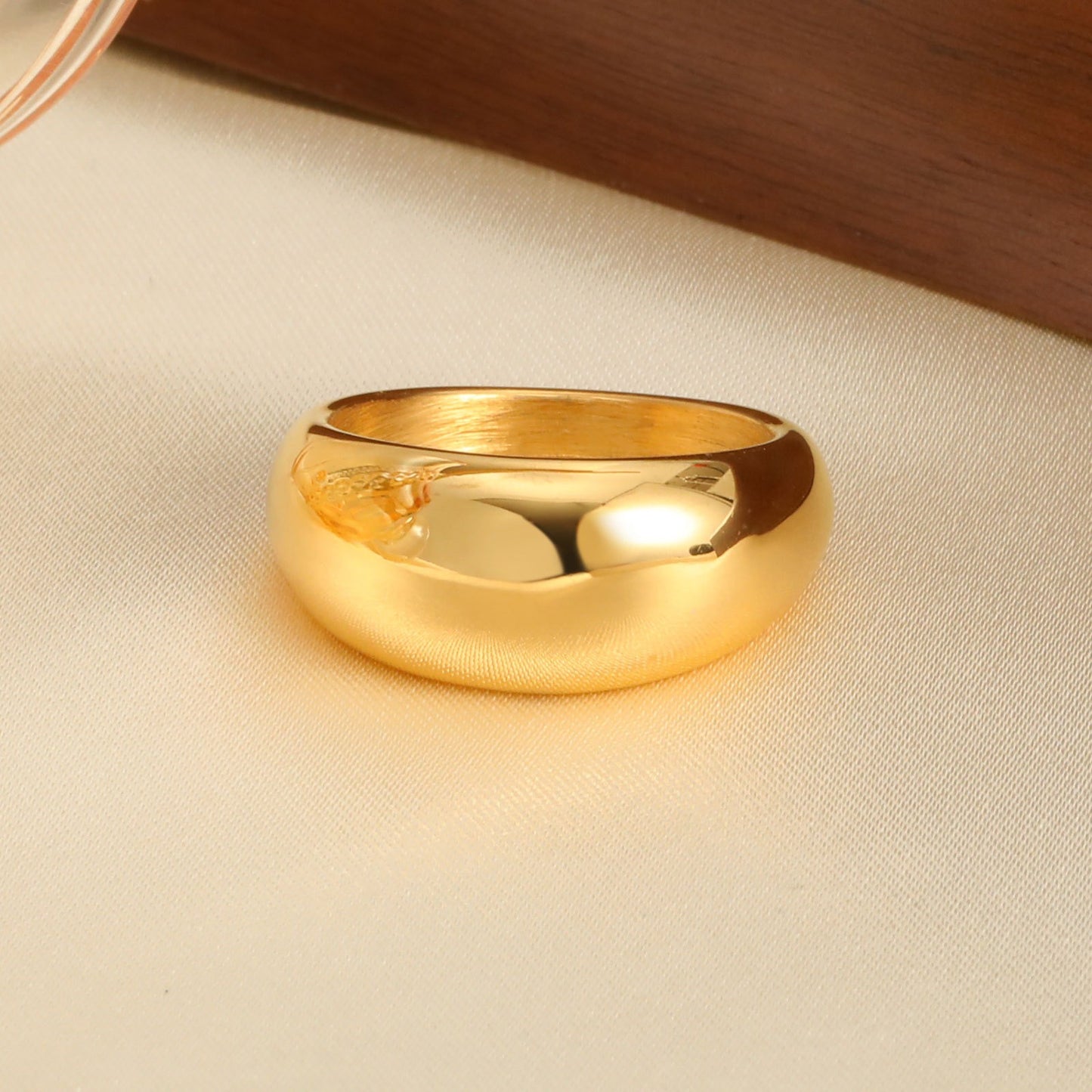 Anillo geométrico elegante de acero inoxidable dorado para mujer: joyería minimalista moderna para un look glamuroso diario RC-719