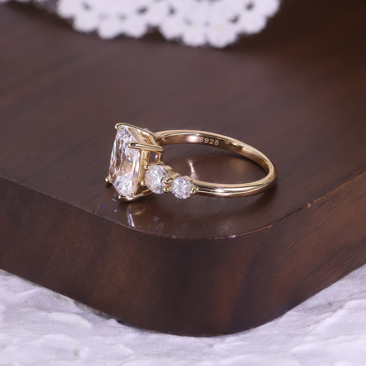 Kemstone Radiant Cut Moissanite Five-Stone Ring for Women, 1–10ct S925 Gold-Plated Wedding & Engagement Band SU547R