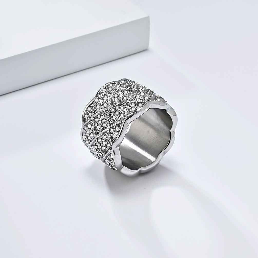 Anillo unisex de malla geométrica con cristales pavé completos, de lujo y espectacular. Joyería de acero inoxidable chapada en oro para un estilo audaz. K-R972