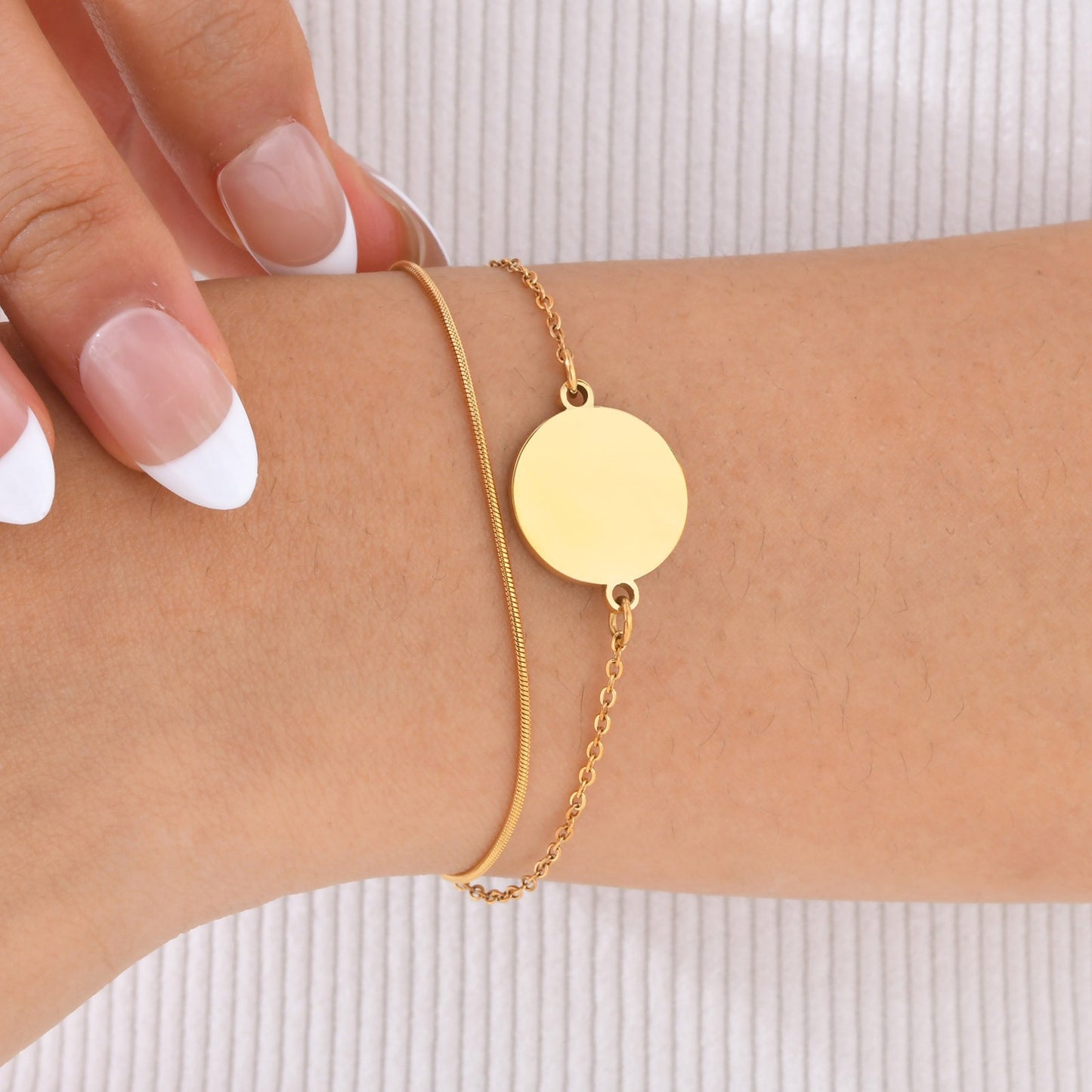 Pulsera de cadena doble de acero inoxidable con grabado personalizado para mujer | Elegante joya apilable de oro con dije personalizado BR1994
