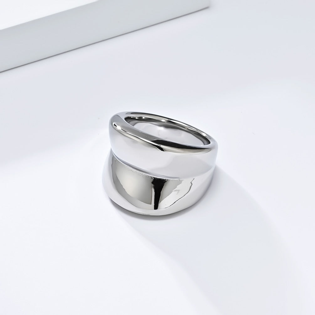 Anillo minimalista de acero de titanio chapado en oro para mujer: diseño geométrico exagerado, joyería de alta gama para el día a día con un elegante diseño K-R969
