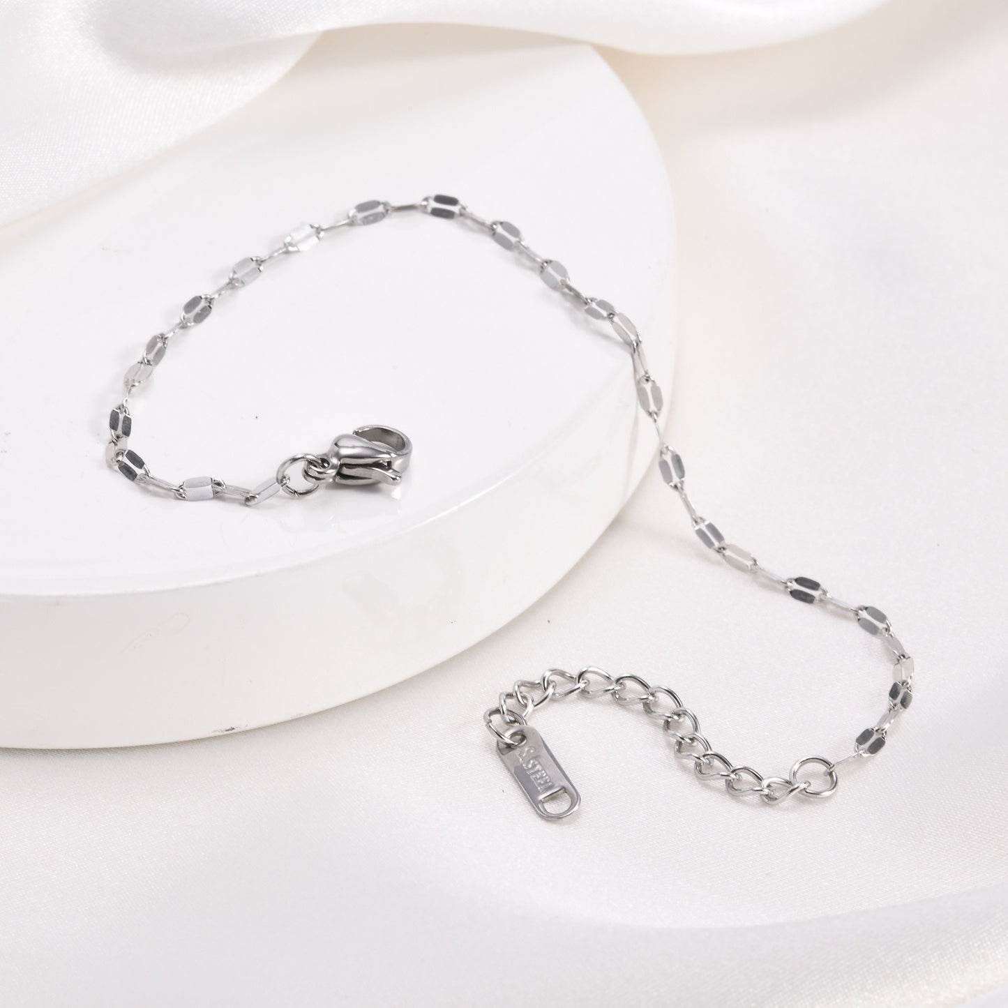 Elegante pulsera de cadena fina de acero de titanio bañada en oro de 18 quilates para mujer BR-2151