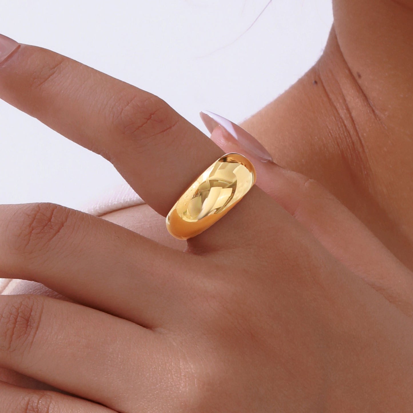 Anillo geométrico elegante de acero inoxidable dorado para mujer: joyería minimalista moderna para un look glamuroso diario RC-719