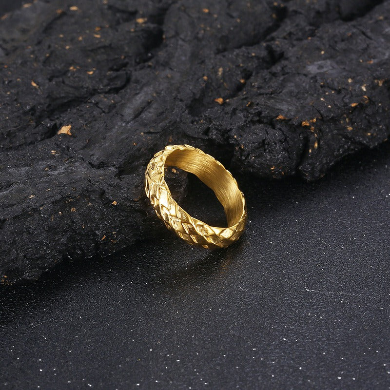 Kemstone Scale-Texture Titanium Ring: Retro Punk Men's Adjustable Finger Accessory KR37988