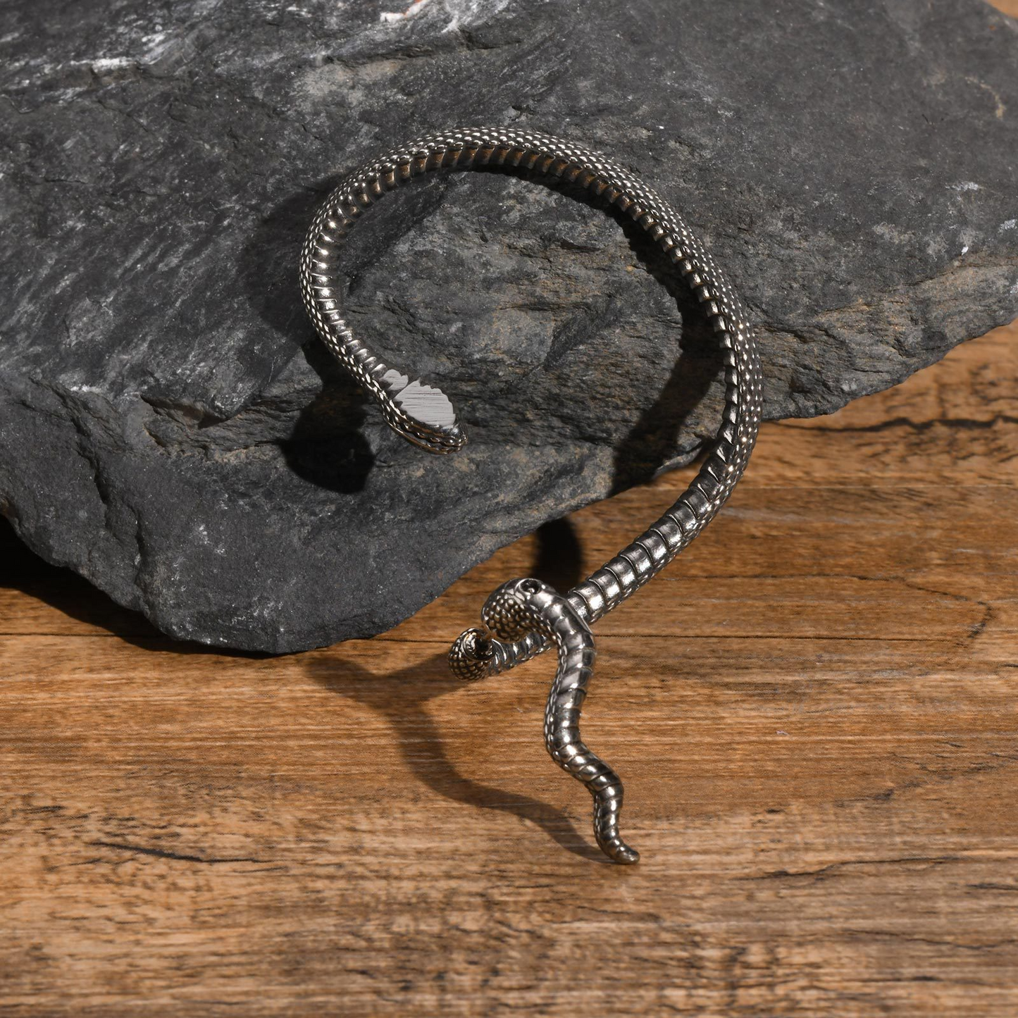 Kemstone Men’s Stainless Steel Snake Ear Cuff – Green Eye Gothic Earring ED-785