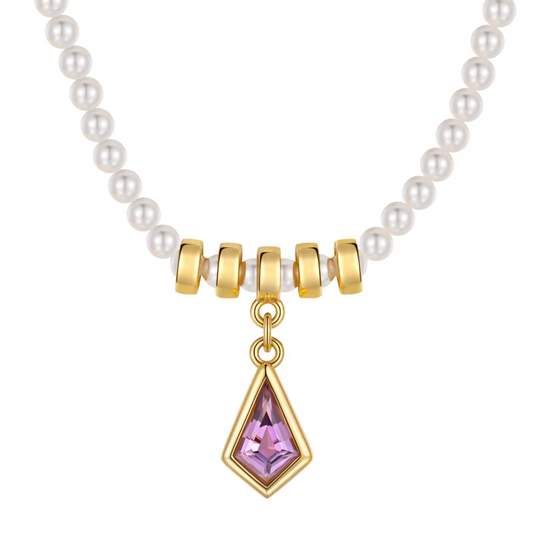 Elegante collar de cometa morada, diseño original y artesanal de Kemstone. Colgante de amatista y perla en plata de ley 925. Gargantilla francesa corta de lujo para mujer.