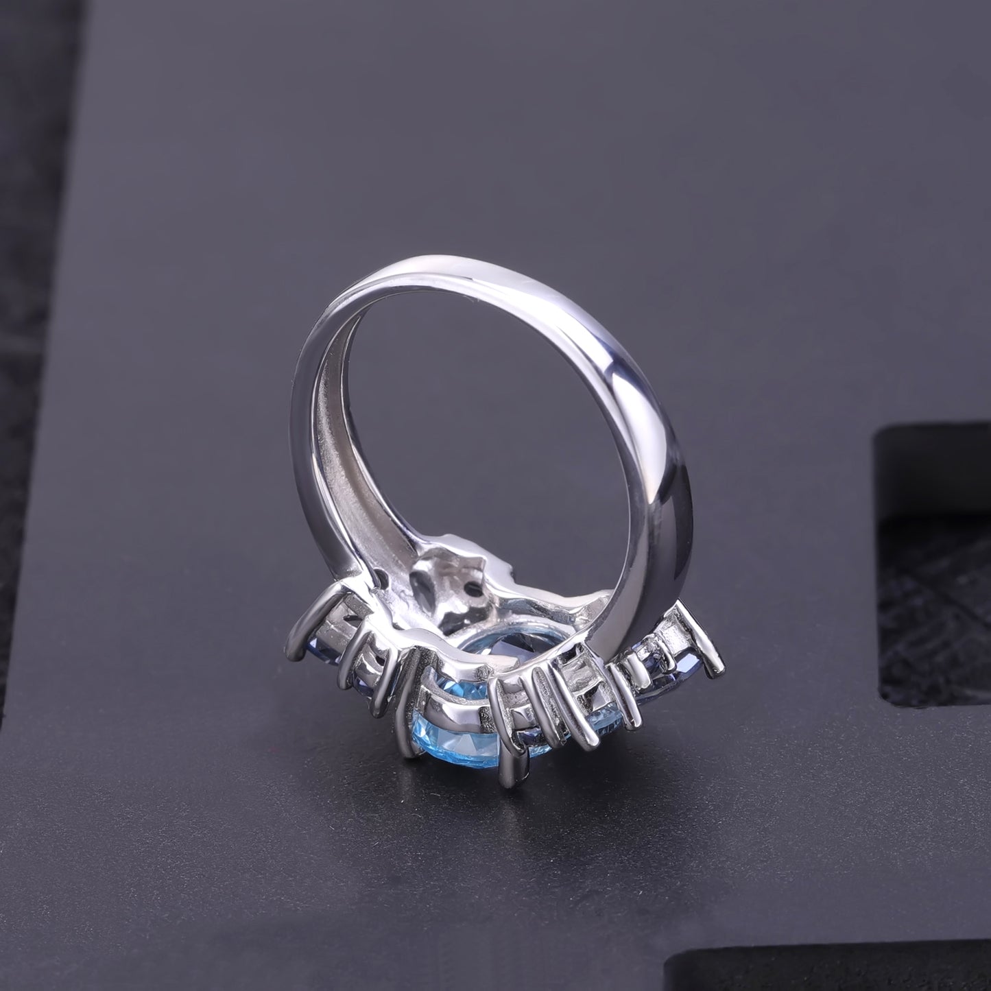 Anillo ajustable de topacio azul cielo floral con detalles de cuarzo místico, diseño original artesanal de Kemstone, 3,47 quilates, K244301R