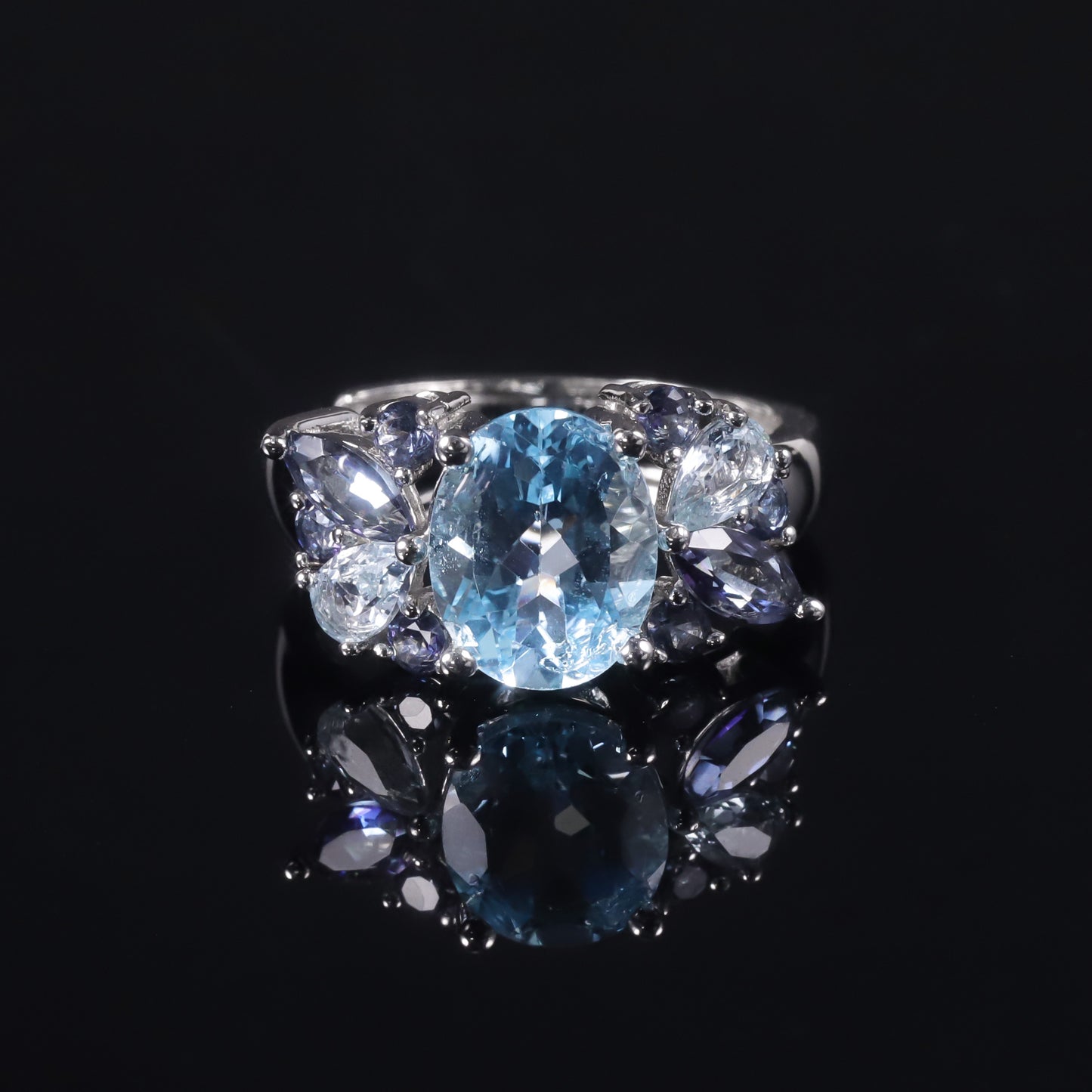 Anillo ajustable de topacio azul cielo floral con detalles de cuarzo místico, diseño original artesanal de Kemstone, 3,47 quilates, K244301R
