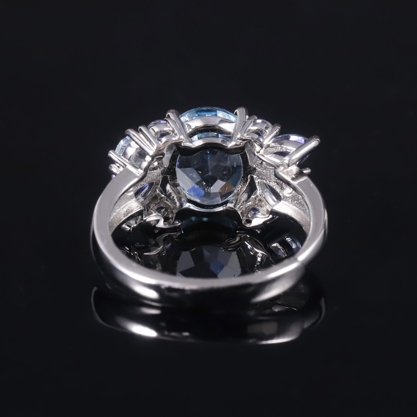Anillo ajustable de topacio azul cielo floral con detalles de cuarzo místico, diseño original artesanal de Kemstone, 3,47 quilates, K244301R