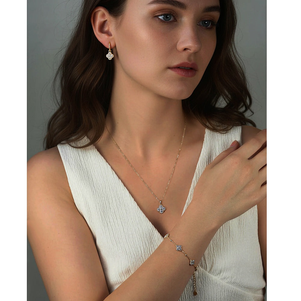 Kemstone 925 Sterling Silver Moissanite Clover Pendant Necklace for Women MON14