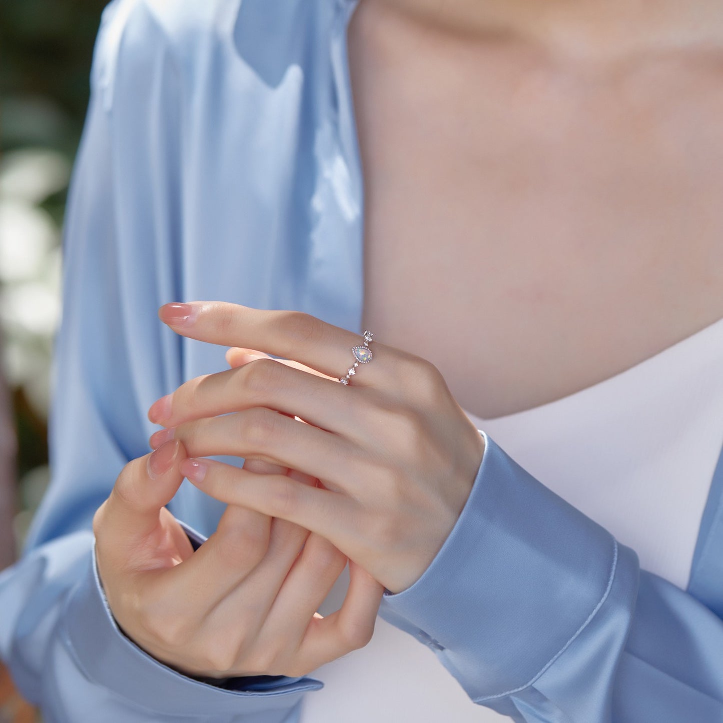 Anillo ajustable de ópalo de lujo, diseño original, hecho a mano por Kemstone - Plata S925 con baño de platino - Anillos abiertos con diseño