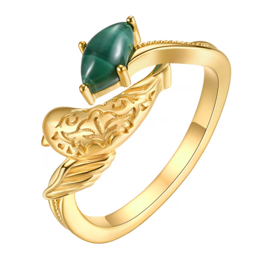 Anillo de esmeralda de diseño original artesanal de Kemstone: Libertad y Renovación en plata bañada en oro con malaquita.