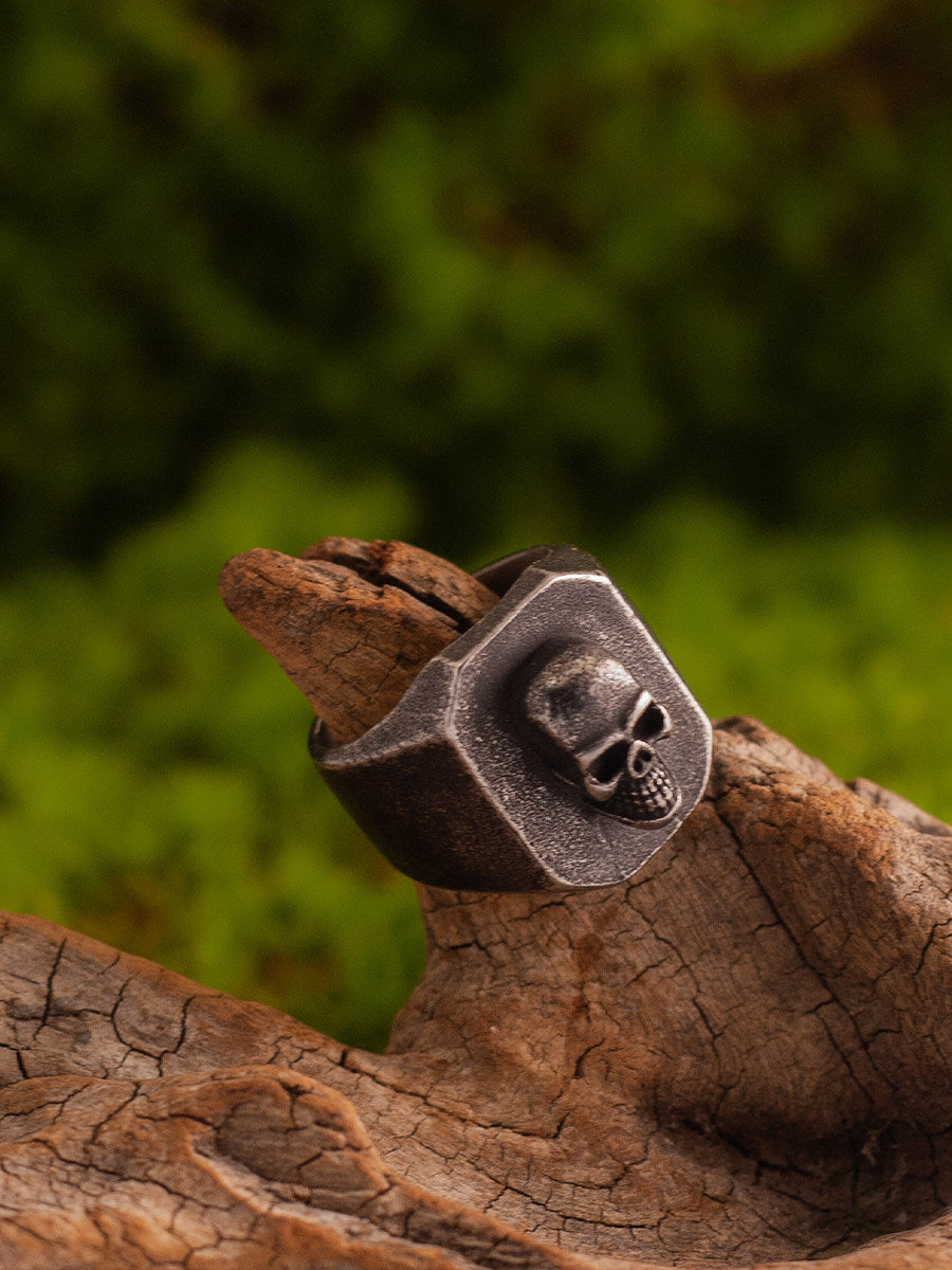 Kemstone Skull Signet Ring – Square Titanium Steel for Men NW-JZ172