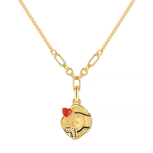 Collar con moneda vintage "El Corazón del Rey", diseño original artesanal de Kemstone. Colgante de corazón de póker con ágata roja y baño de oro en plata 925.