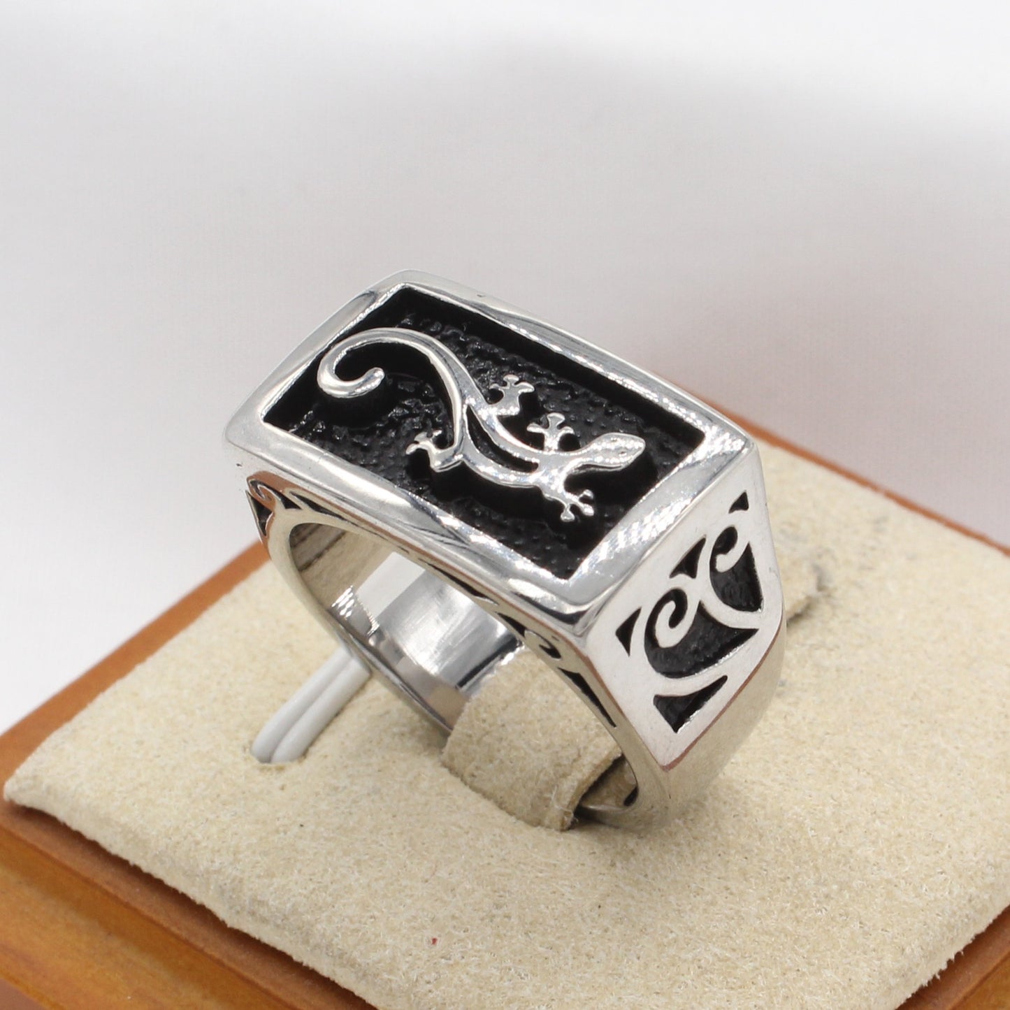 Kemstone Titanium Steel Lizard Signet Ring for Men Black Inlay Vintage R1851