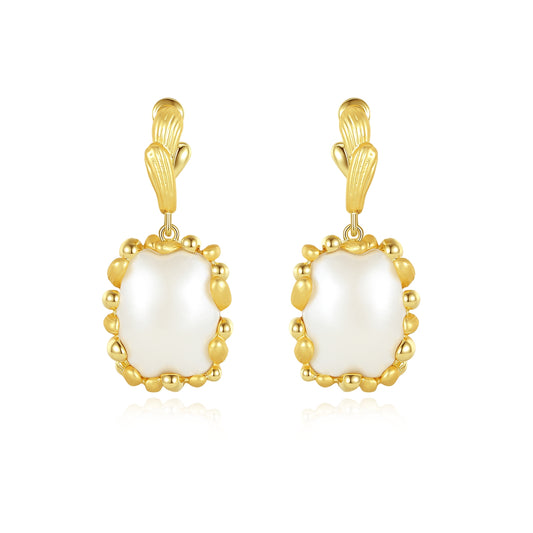 Pendientes Kemstone hechos a mano con diseño original de perla barroca vintage con flor dorada cuadrada para mujer, de aleación de 50 mm x 22 mm, con cierre de clip.