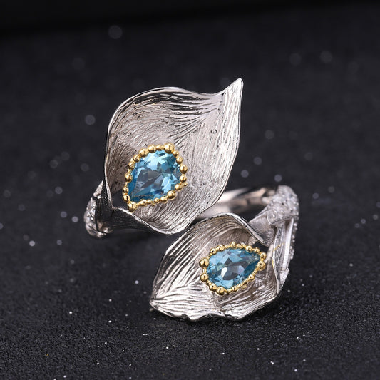 Anillos abiertos en forma de hoja de plata de ley con diseño original artesanal de Kemstone y piedras preciosas de topacio azul suizo natural.