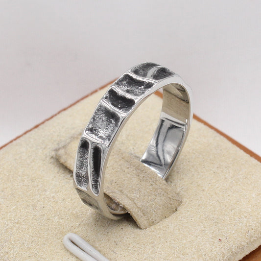 Kemstone Men’s Titanium Steel Ring – Vintage Hammered Textured Band R1890