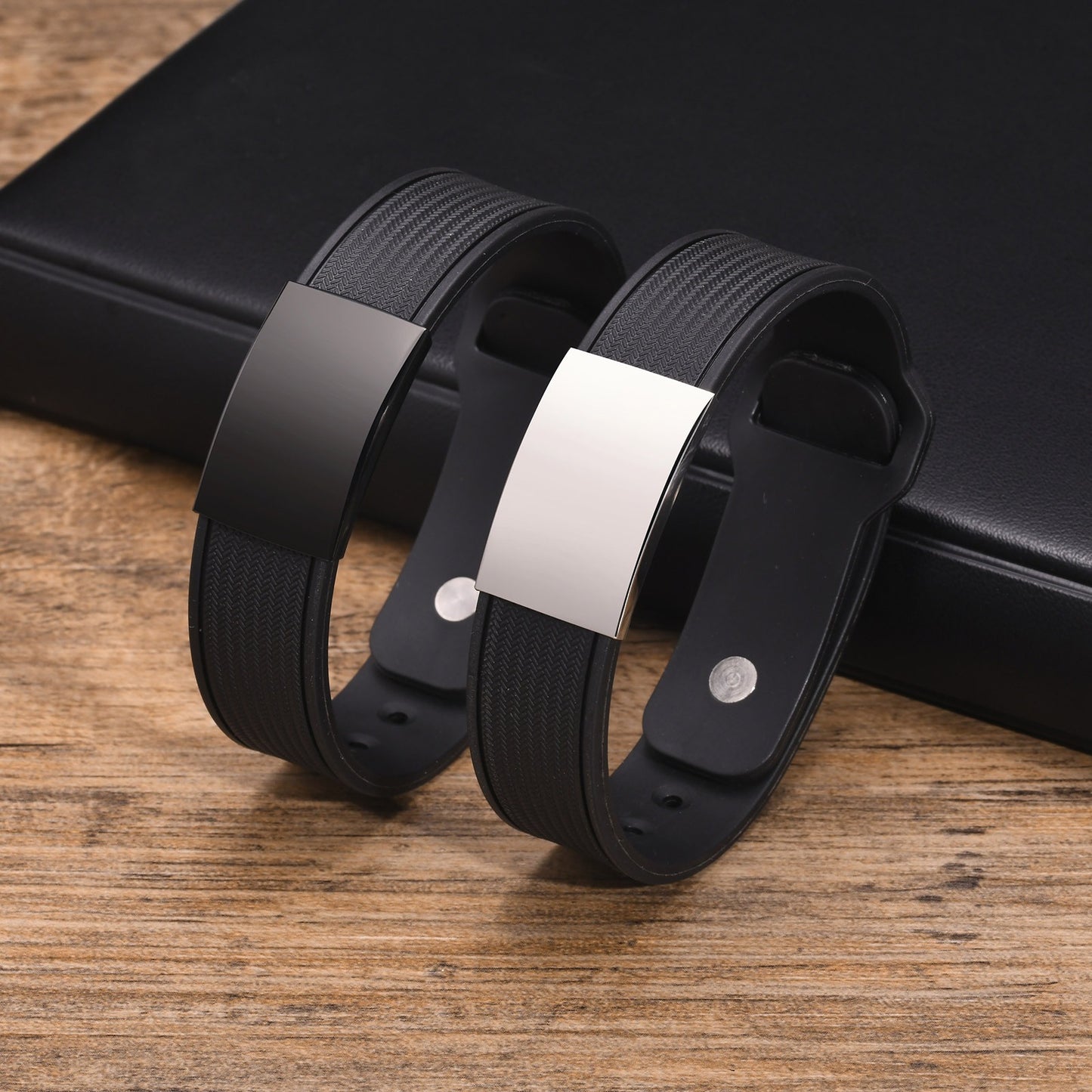 Kemstone Stainless Steel Curved Plate Silicone Bracelet for Men BS-152