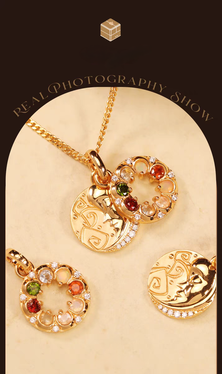 Collar "BOSOM FRD" de diseño original artesanal de Kemstone. Colgante de moneda vintage, plata de ley chapada en oro de 45 cm, con dije de luna y estrella y mensaje oculto con gema. 7 gemas, incluyendo berilo, ópalo y granate rubí.