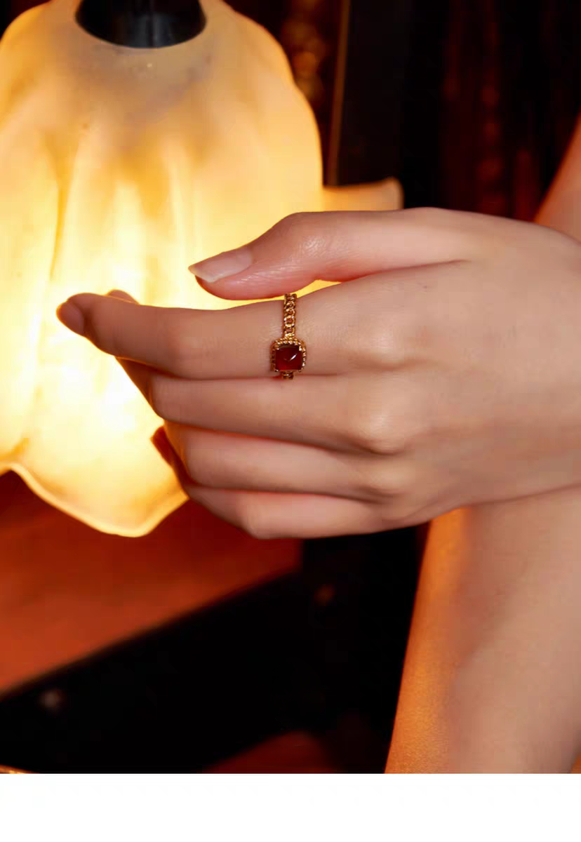 Anillo de granate espesartita con diseño original de flor de corazón, hecho a mano por Kemstone. Cadena vintage ajustable bañada en oro y plata. Anillo moderno de banda abierta para uso diario.